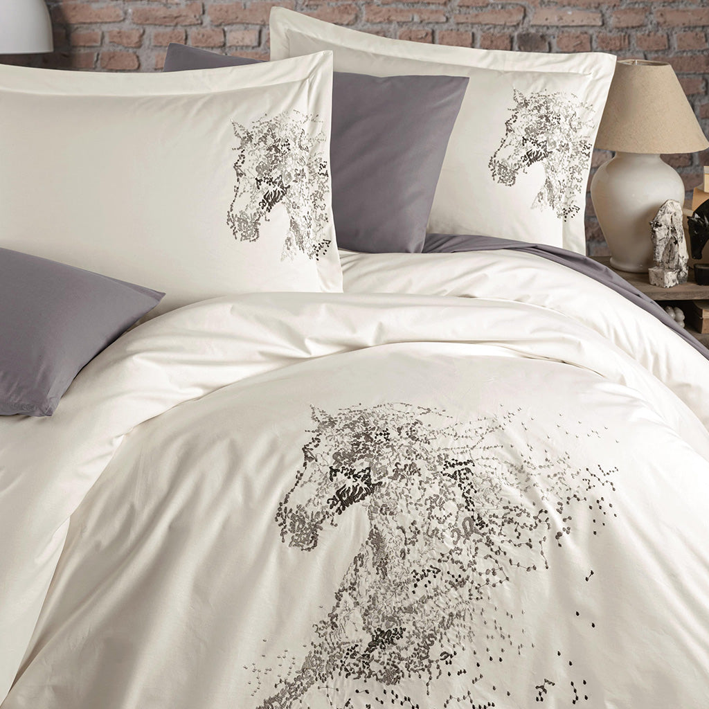 Delicate Cotton Sateen Weave in Cream Color – Smooth, Wrinkle-Resistant, and Skin-Friendly